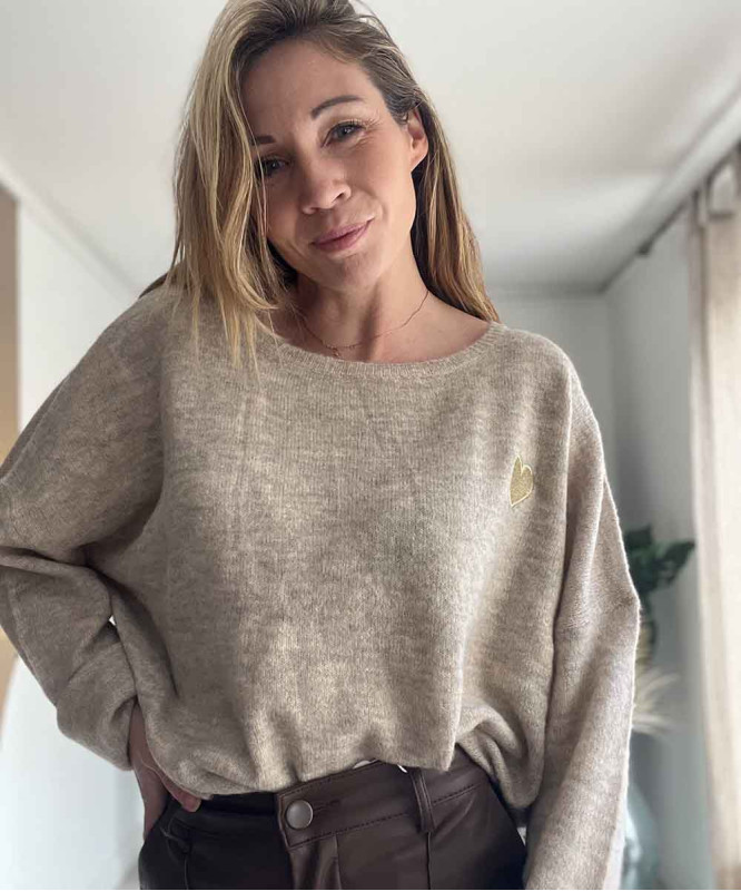 Pull beige avec coeur doré