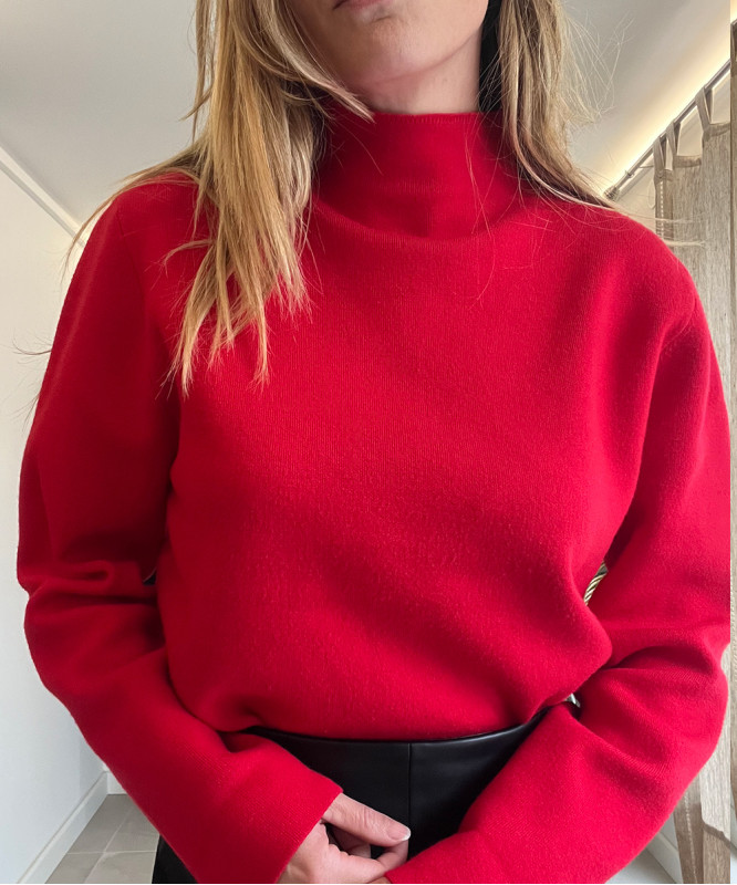 Pull rouge col cheminée